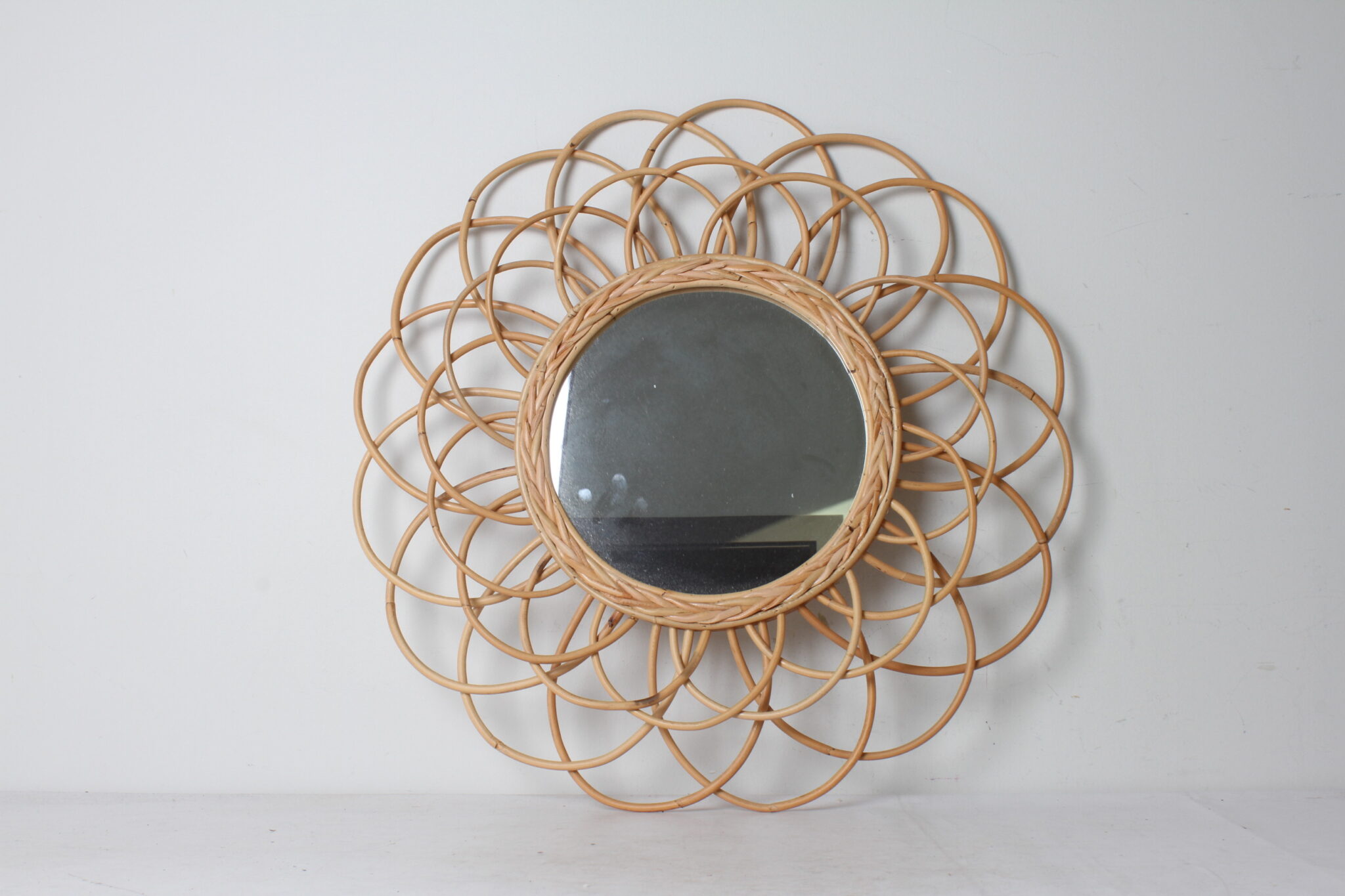 Miroir fleur en rotin naturel