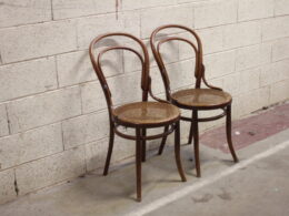 Anciennes chaises bistrot