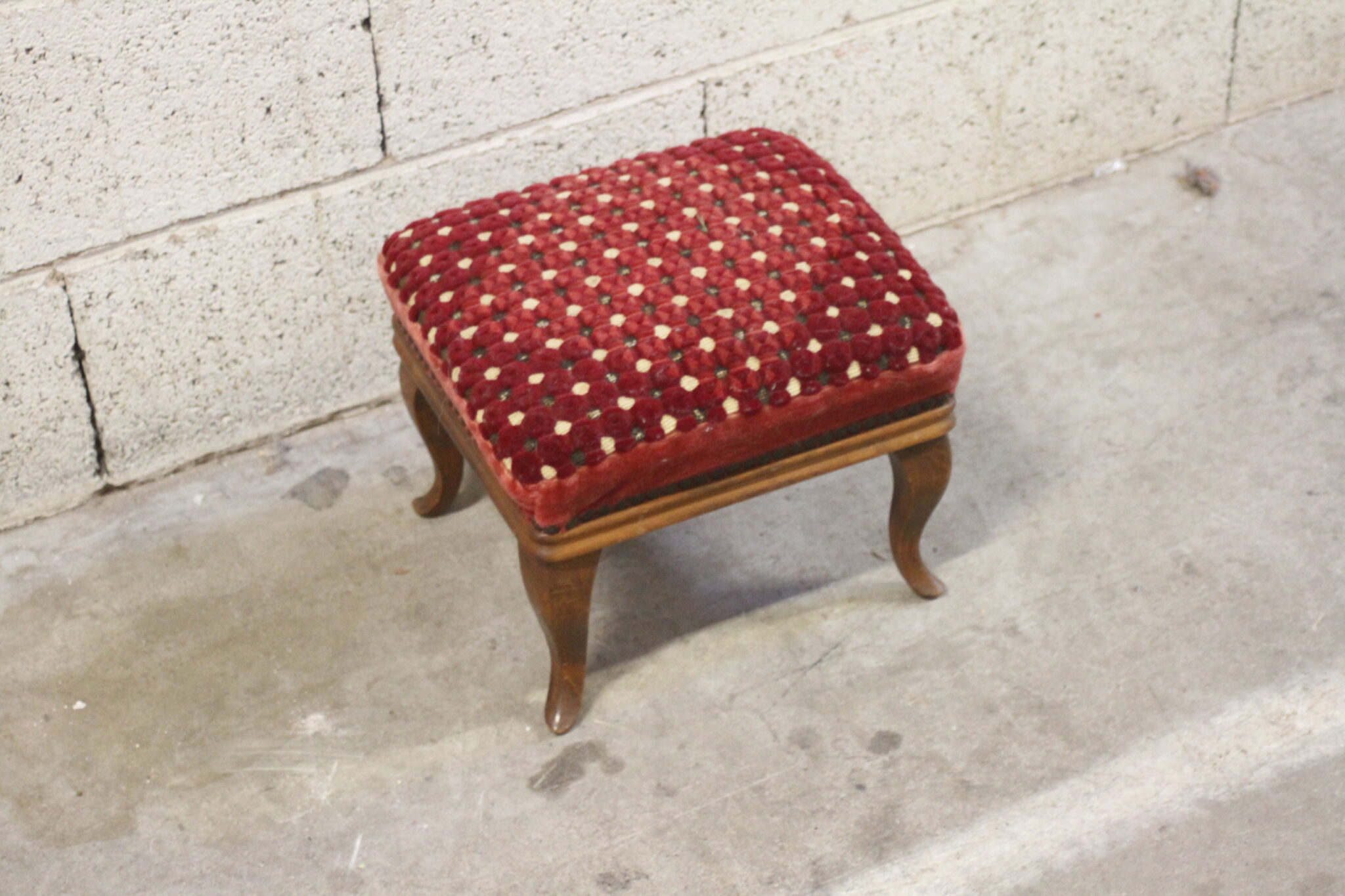 Petit tabouret repose-pieds