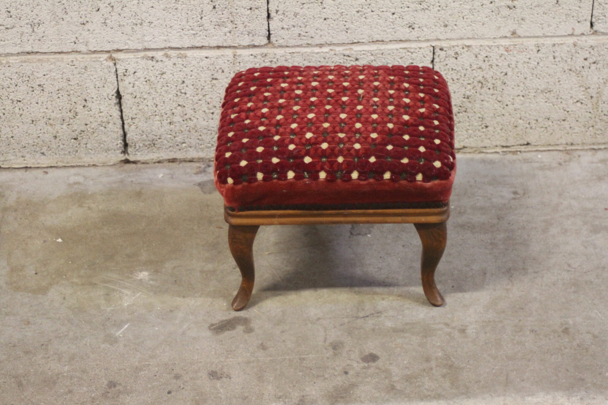Petit tabouret repose-pieds – Image 2