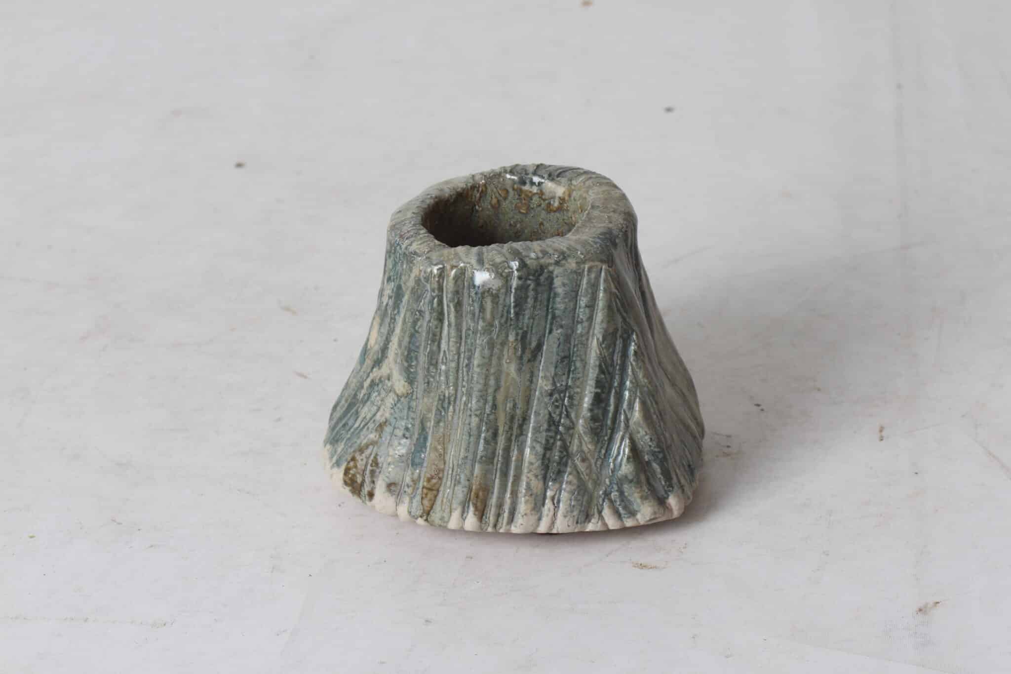 Petite poterie brutaliste