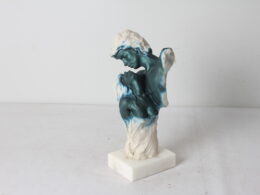 Sculpture décorative d'un couple amoureux