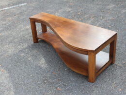 Table basse vague en bois